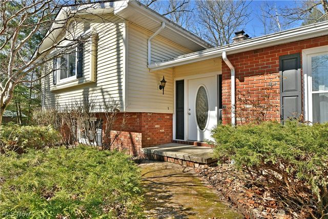 9 Hillside Drive, Girard, OH 44420