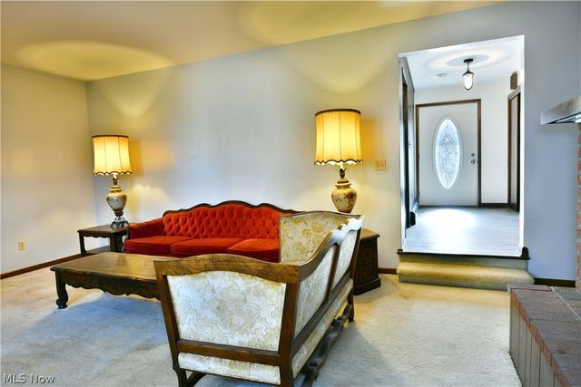 9 Hillside Drive, Girard, OH 44420