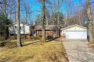 9 Hillside Drive, Girard, OH 44420