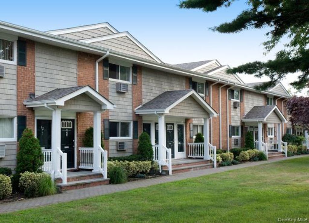 61 Ralph Avenue L061, Babylon, NY 11704