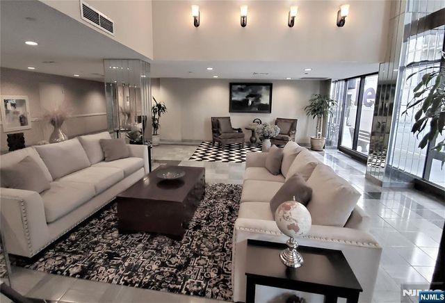 316 Prospect Avenue 8D, Hackensack, NJ 07601