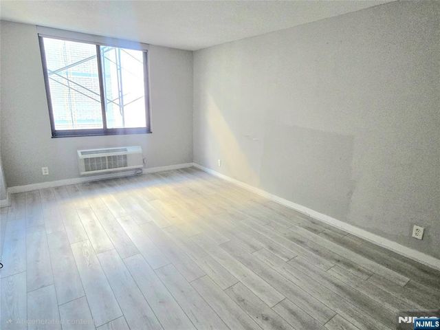 316 Prospect Avenue 8D, Hackensack, NJ 07601