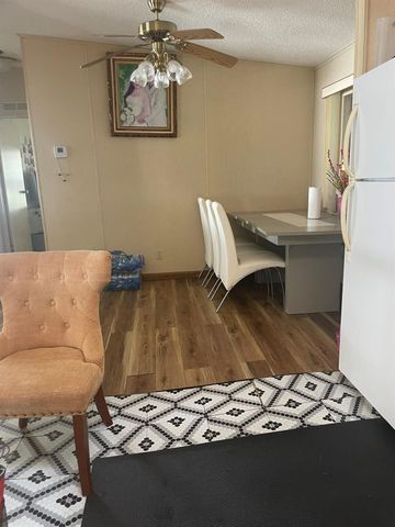 3723 NW 67th St, Coconut Creek, FL 33073