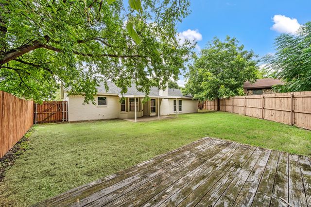 515 Brynmawr Court, Arlington, TX 76014