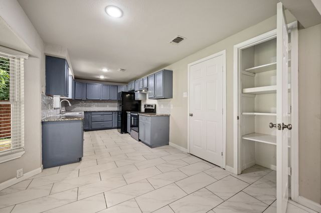 515 Brynmawr Court, Arlington, TX 76014