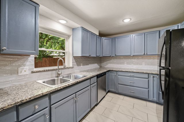 515 Brynmawr Court, Arlington, TX 76014
