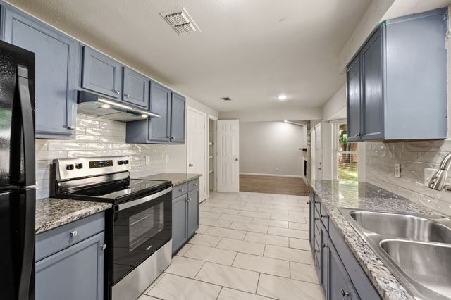 515 Brynmawr Court, Arlington, TX 76014