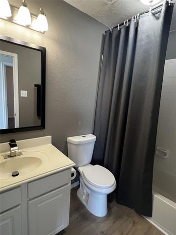 2855 Everett Drive, Friendswood, TX 77546