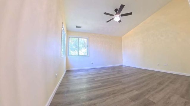 2404 DANBURY Drive B2, Woodridge, IL 60517