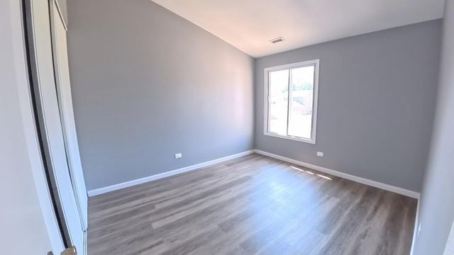 2404 DANBURY Drive B2, Woodridge, IL 60517