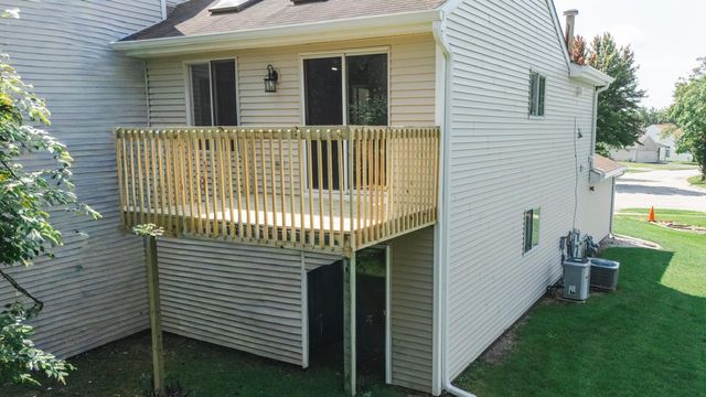 2404 DANBURY Drive B2, Woodridge, IL 60517