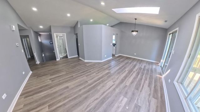 2404 DANBURY Drive B2, Woodridge, IL 60517