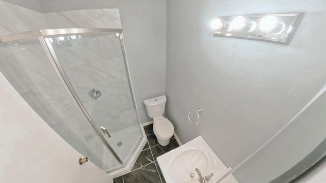 2404 DANBURY Drive B2, Woodridge, IL 60517