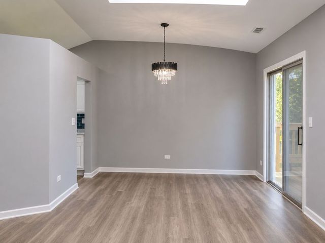 2404 DANBURY Drive B2, Woodridge, IL 60517