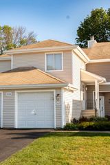 2404 DANBURY Drive B2, Woodridge, IL 60517