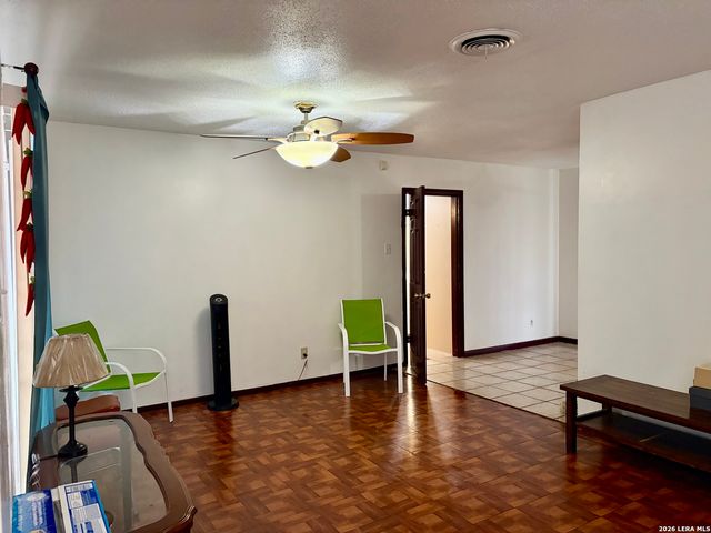 4523 Waikiki Dr, San Antonio, TX 78218