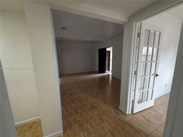 350 W 34th St, Hialeah, FL 33012