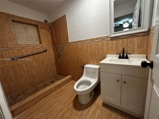 350 W 34th St, Hialeah, FL 33012