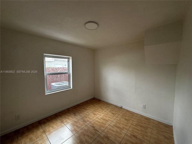 350 W 34th St, Hialeah, FL 33012