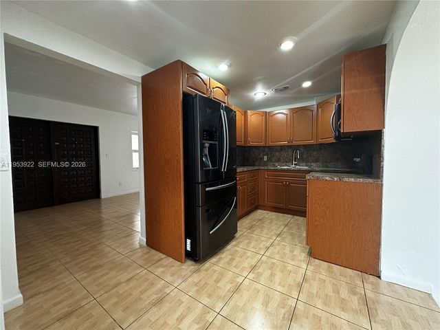 350 W 34th St, Hialeah, FL 33012