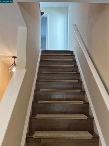 13 Oak Brook Pl, Pleasant Hill, CA 94523