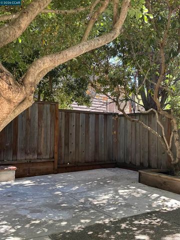 13 Oak Brook Pl, Pleasant Hill, CA 94523