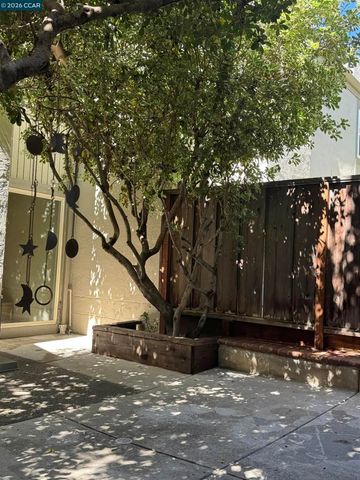 13 Oak Brook Pl, Pleasant Hill, CA 94523