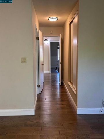 13 Oak Brook Pl, Pleasant Hill, CA 94523