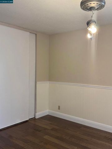 13 Oak Brook Pl, Pleasant Hill, CA 94523