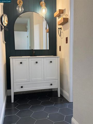 13 Oak Brook Pl, Pleasant Hill, CA 94523