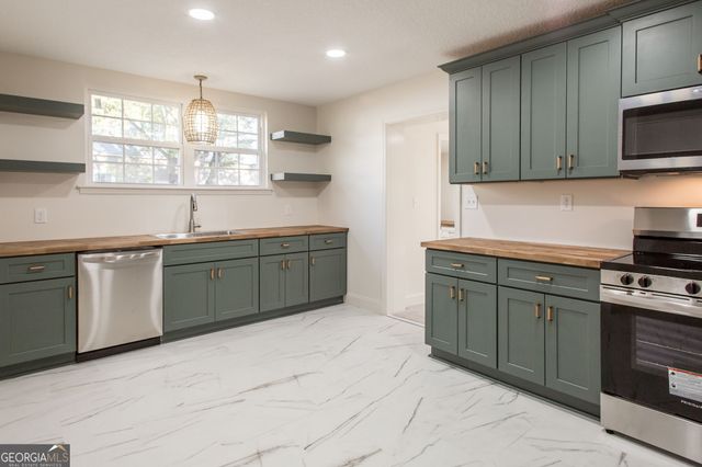 315 Strickland Avenue, Blackshear, GA 31516