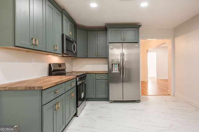 315 Strickland Avenue, Blackshear, GA 31516