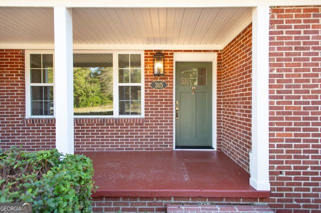 315 Strickland Avenue, Blackshear, GA 31516