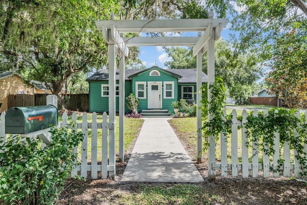 1201 E HANNA AVENUE, Tampa, FL 33604