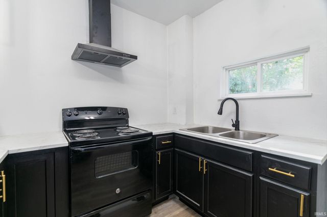 1129 Huey Street, South Bend, IN 46628