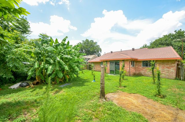 1927 Dormstom Lane, Houston, TX 77088