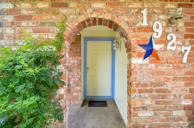 1927 Dormstom Lane, Houston, TX 77088