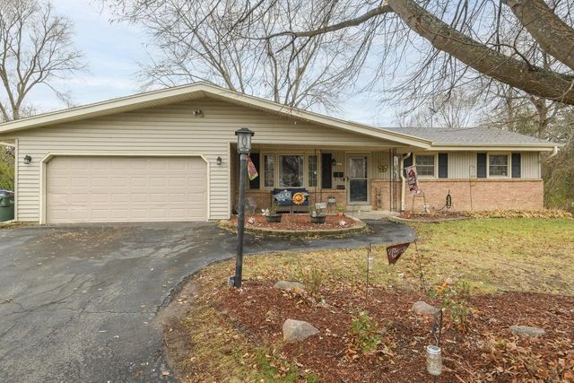 5107 Russell COURT E, Greendale, WI 53129