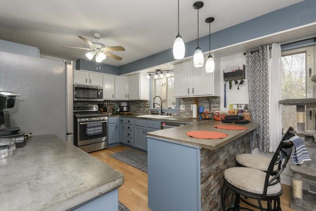 5107 Russell COURT E, Greendale, WI 53129