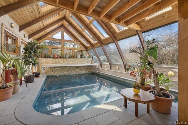 1 Burkeshire Drive, Sag Harbor, NY 11963