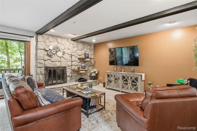 6608 Red Cedar Lane, West Bloomfield, MI 48324