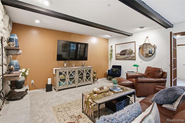 6608 Red Cedar Lane, West Bloomfield, MI 48324