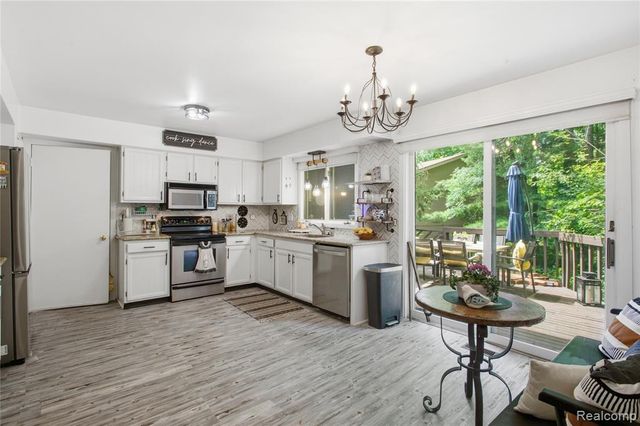 6608 Red Cedar Lane, West Bloomfield, MI 48324