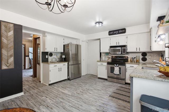 6608 Red Cedar Lane, West Bloomfield, MI 48324