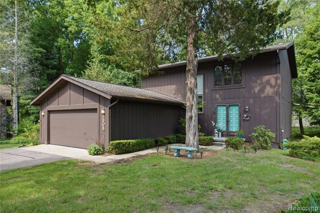 6608 Red Cedar Lane, West Bloomfield, MI 48324