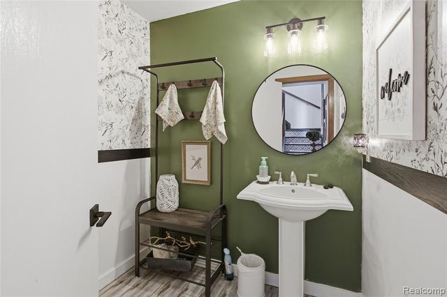 6608 Red Cedar Lane, West Bloomfield, MI 48324