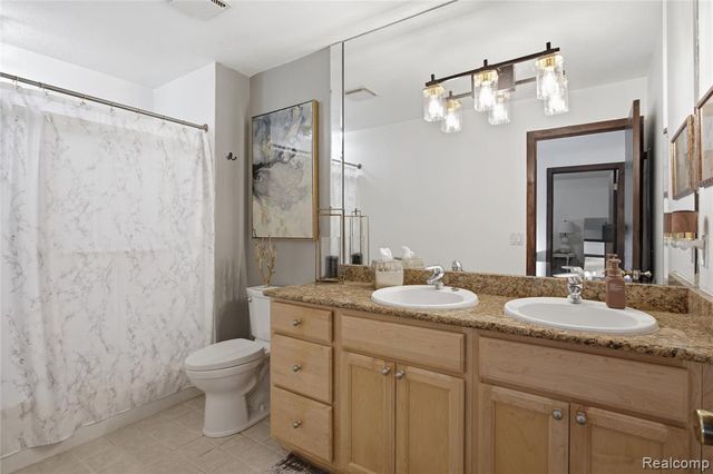 6608 Red Cedar Lane, West Bloomfield, MI 48324