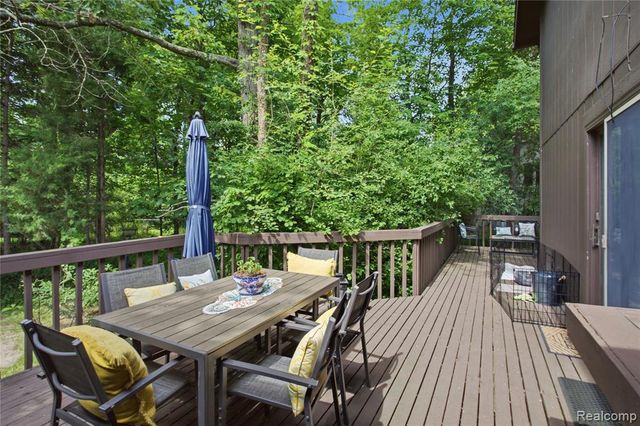 6608 Red Cedar Lane, West Bloomfield, MI 48324