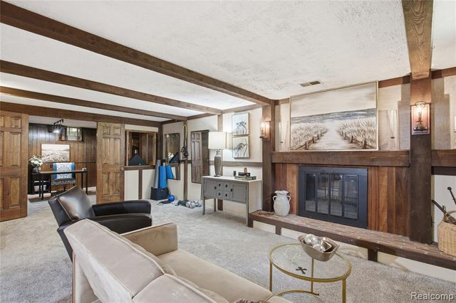 6608 Red Cedar Lane, West Bloomfield, MI 48324