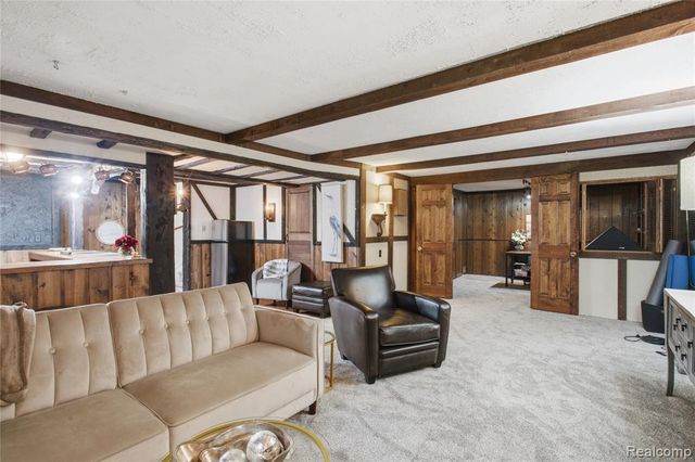 6608 Red Cedar Lane, West Bloomfield, MI 48324